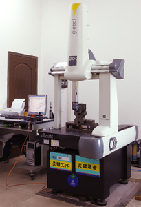Three-coordinate measuring machine